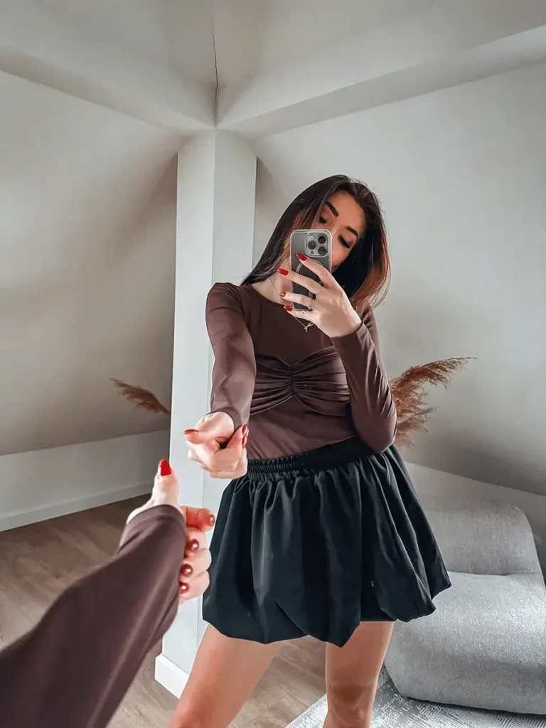 Czarna marszczona spódniczka bombka